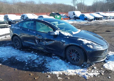 2025 Tesla Model 3 Long Range All-Wheel Drive z USA, uszkodzony, nr VIN 5YJ3E1EB1SF021815